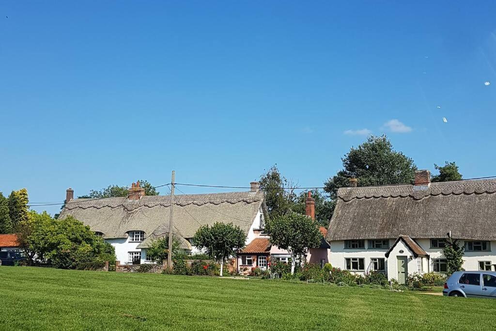 Entire 2 Bed Coach House In Peaceful Norfolk Village Pulham Exterior foto